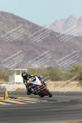 media/Oct-30-2025-Racers Edge (Thu) [[dabbdaf680]]/3-B Group/Session 2 (Turn 14)/